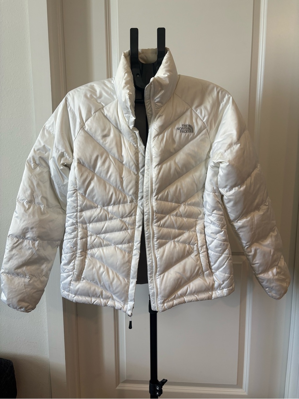 The North Face Women's White Quilted Insulated Puffer Jacket Size M